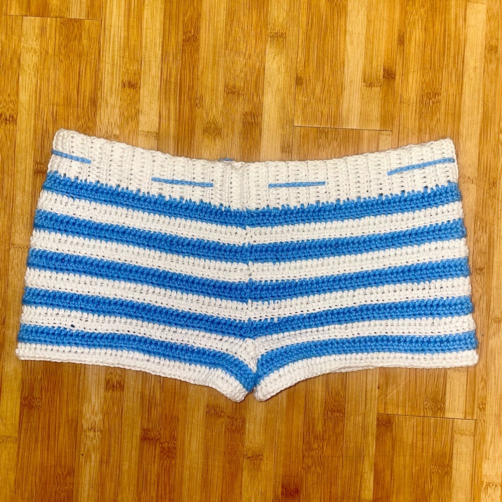 Retro Crochet Mini Shorts - Picture 2 of 3